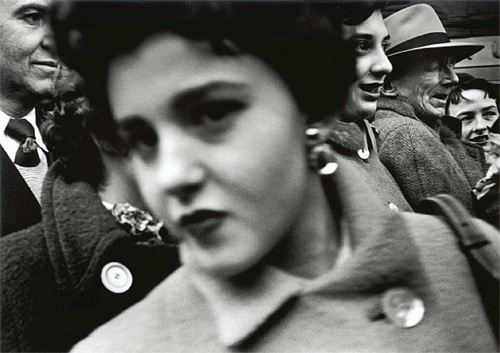 ‘Big Face in Crowd’ by William Klein (1955).