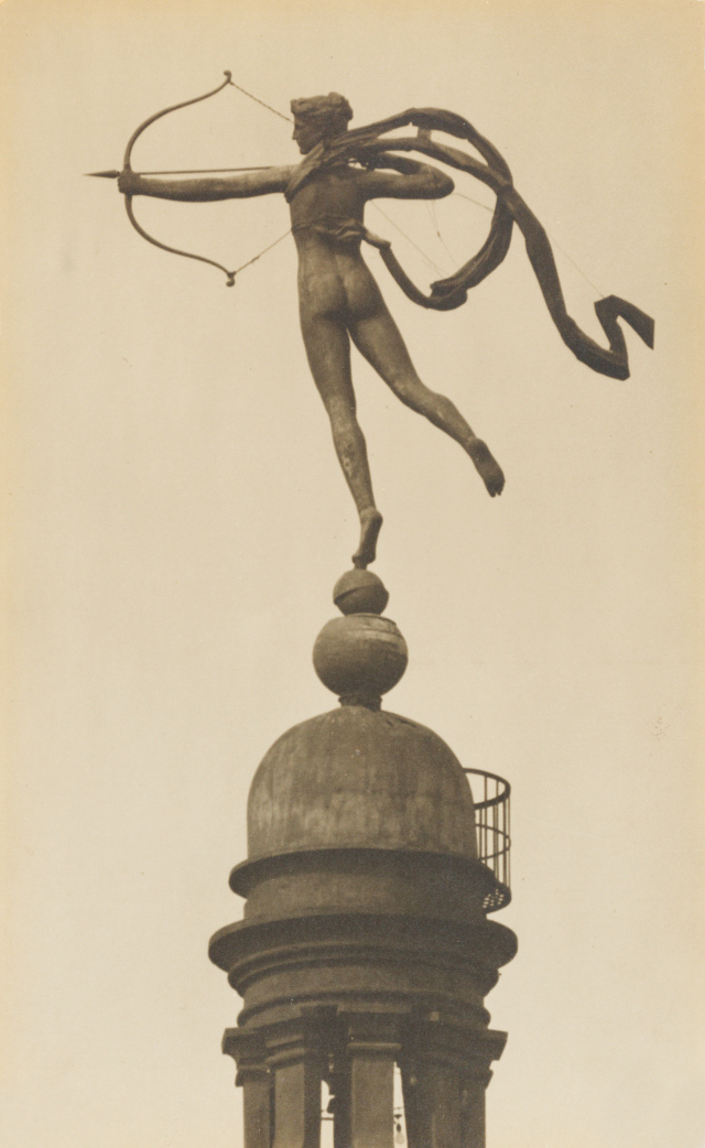 The sculpture of Diana on top of Madison Square Garden in 1910
