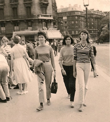 Susan Sontag (centre) with Harriet Sohmers (left) and Sohmers’s sister (right), photographed in Paris in 1958.