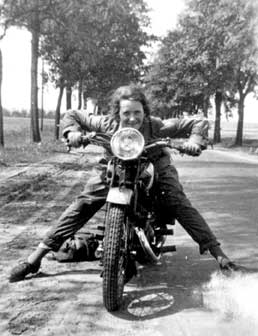 Maria Therese Hammerstein on a country road in 1932