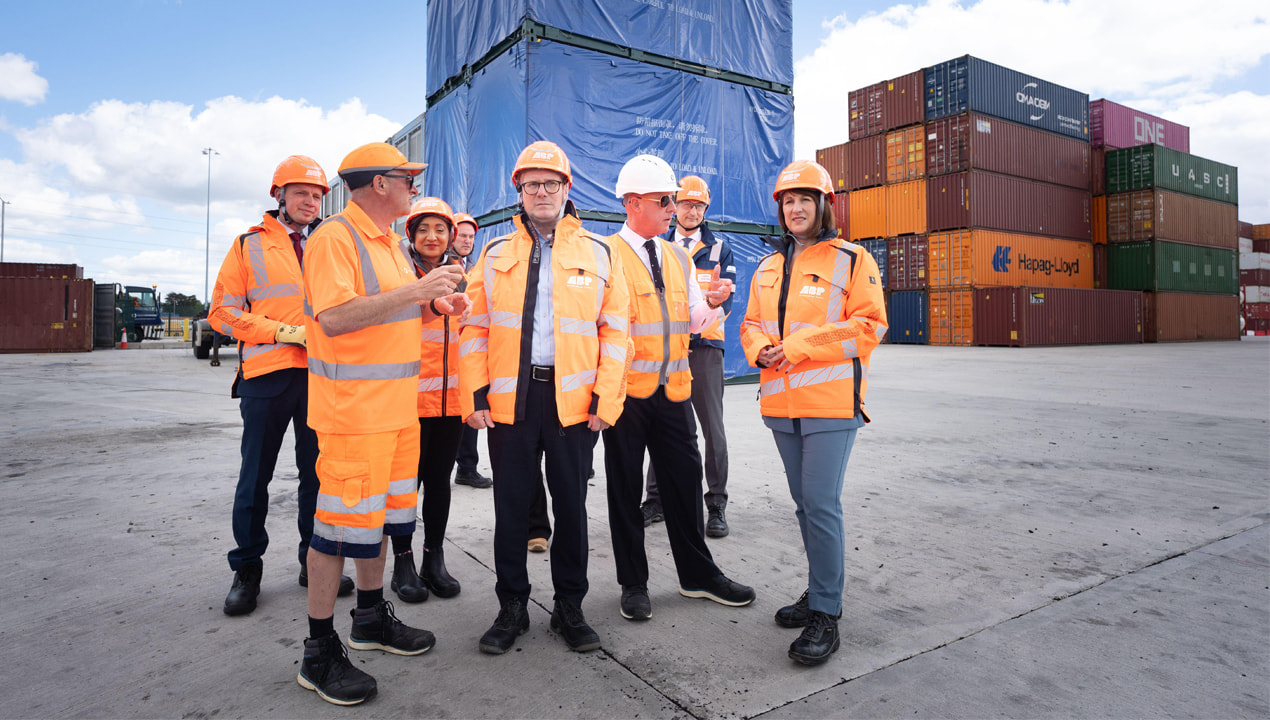Kier Starmer and Rachel Reeves visiting Southampton docks, 17 June 2024. Photo © Stefan Rousseau / PA Images / Alamy